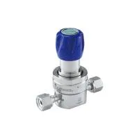 Регулятор AMFLO UHP AU23 Материал: Код SH (Body-SUS316L VAR; Poppet, Nozzle,Diaphragm, Gland-Hastelloy®C-22,Seat: PCTFE) ; Поверхность 0.13 um; 2х портовый, вх. давл. 206 бар, CV-0.9