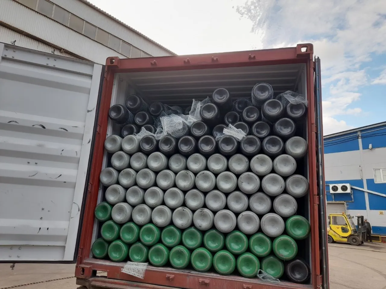 Полный контейнер газовых стальных новых баллонов 350 шт. под сжатые газы (O2, N2, Ar, He, CH4, Mix) 50 л 200 бар без вентиля ТР ТС 032 горловина E25